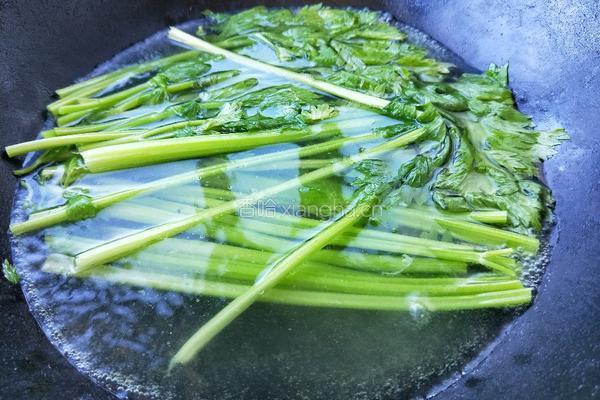 猪肉芹菜蒸饺的做法图解7