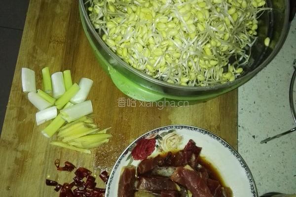 豆腐豆芽烩肉的做法图解1