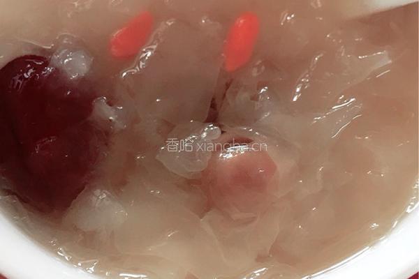 银耳红枣桂圆汤