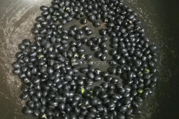 椒盐黑豆的做法图解2