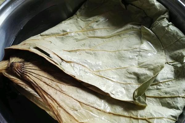 荷叶糯米鸡的做法图解2