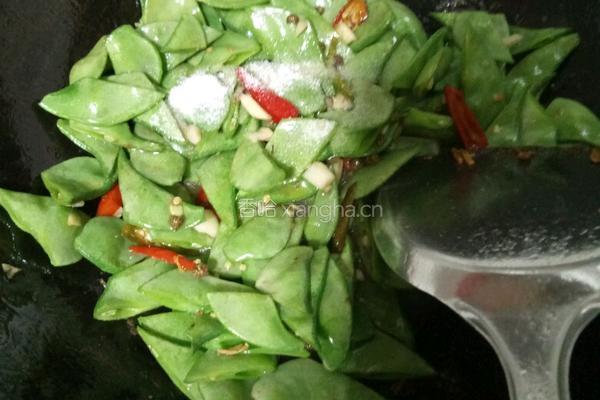 扁豆炒瘦肉片的做法图解9