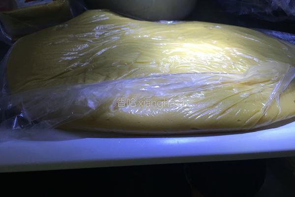 莲蓉蛋黄月饼的做法图解11