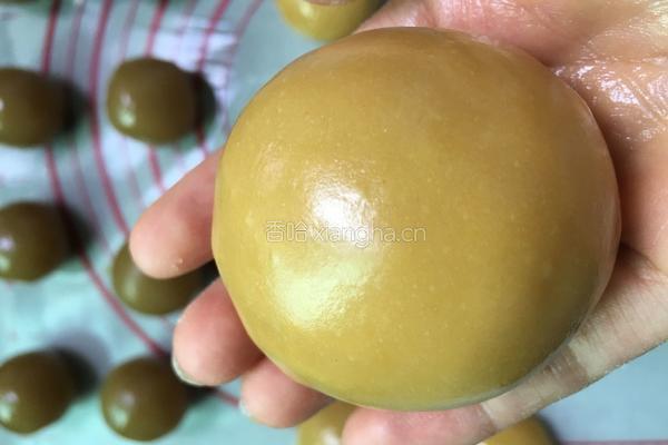 莲蓉蛋黄月饼的做法图解17