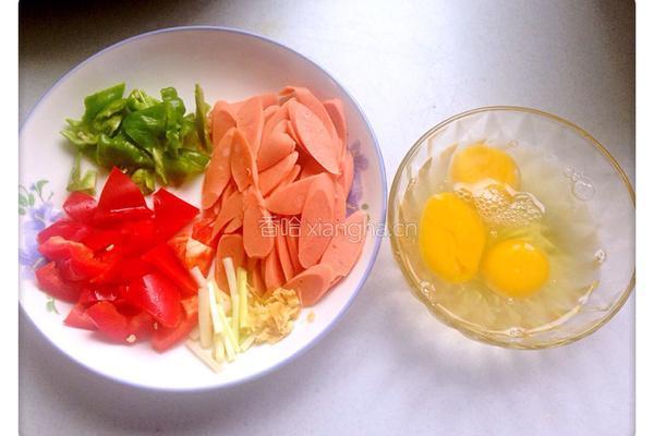 火腿肠炒鸡蛋的做法图解1