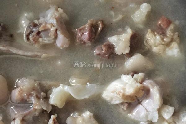 海带根炖猪蹄的做法图解2