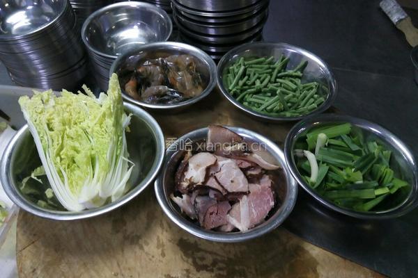 特色麻辣香锅的做法图解1