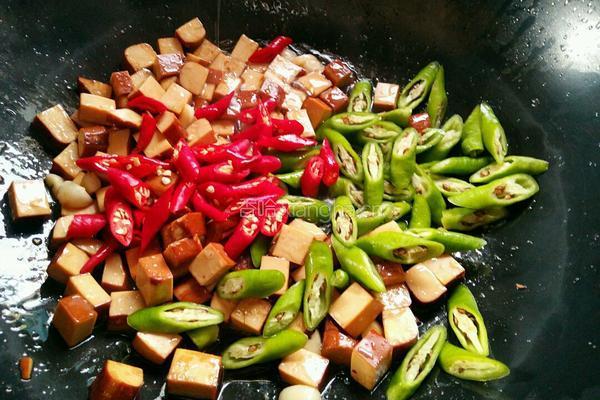 辣炒鸡蛋干的做法图解8