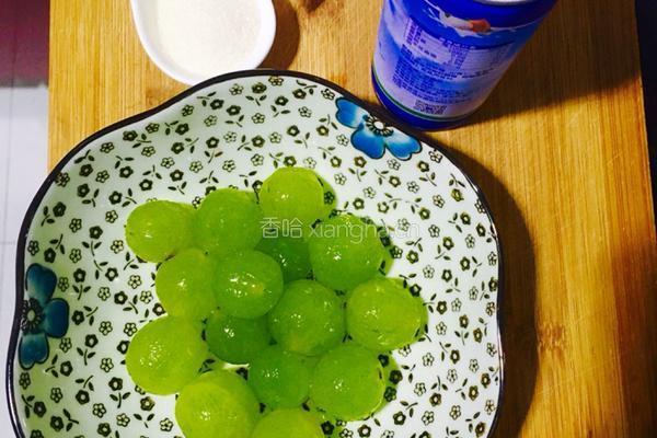 葡萄西米杏仁露的做法图解1