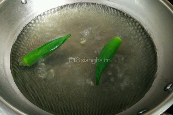 秋葵蒸蛋的做法图解1