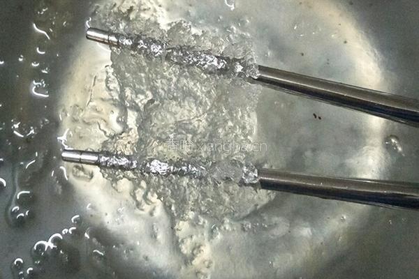 雪燕红枣炖牛奶的做法图解1
