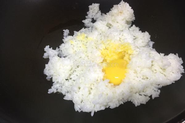 虾仁炒饭的做法图解7