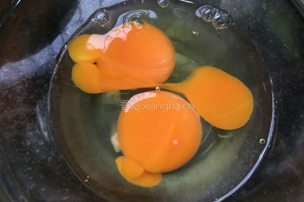 广式香肠蛋炒饭的做法图解1