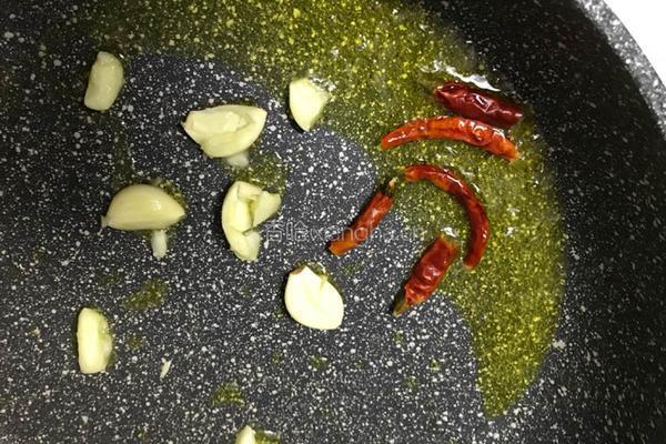 花生烧鸡腿的做法图解6