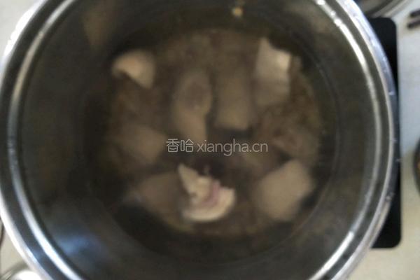 莲子百合煲鸭汤的做法图解6