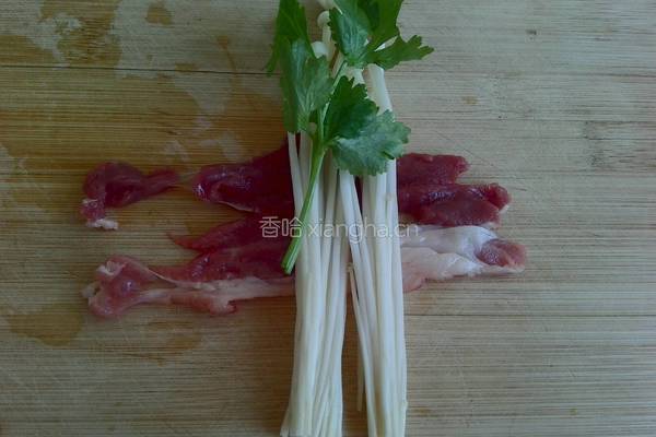 牙签肉金针卷的做法图解2