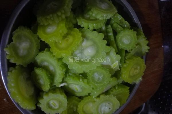 清炒苦瓜 它是甜的的做法图解4