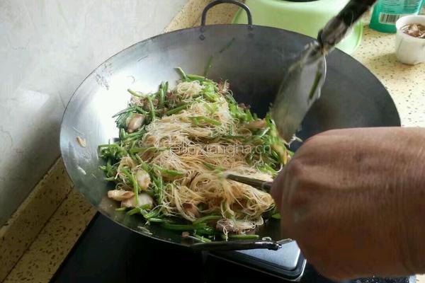 红薯根炒粉丝的做法图解5