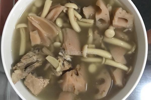 莲藕排骨汤的做法图解4