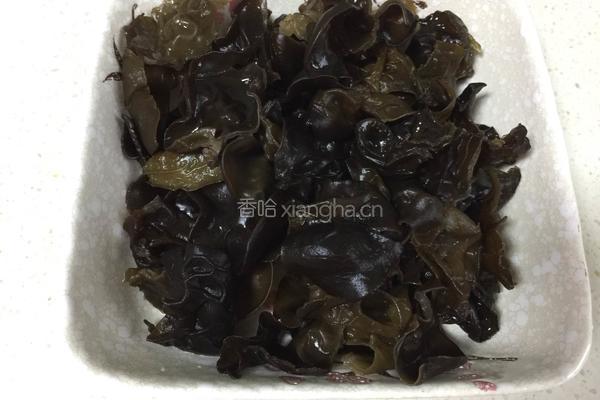 凉拌木耳的做法图解3