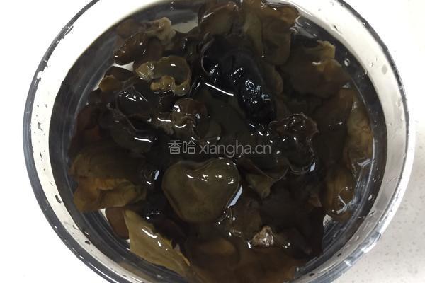 凉拌木耳的做法图解2