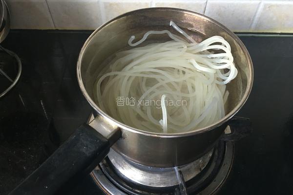 新疆炒米粉的做法图解1