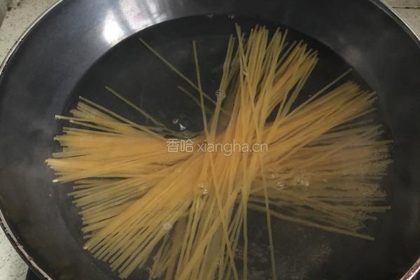 蕃茄意面的做法图解2