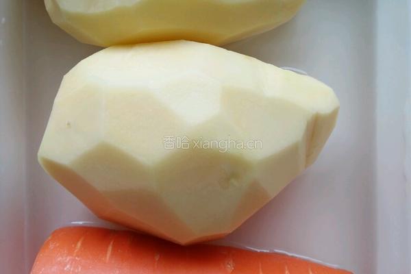 土豆烧鸡的做法图解1