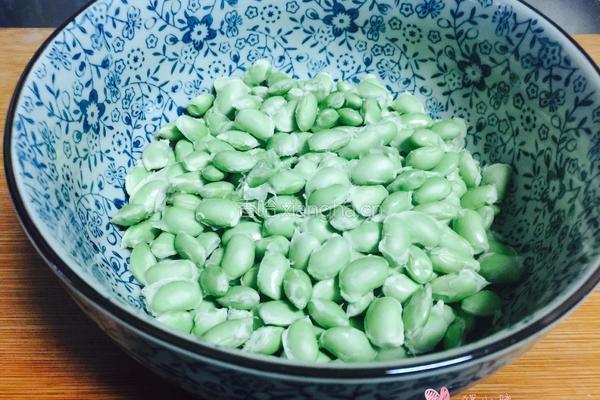 毛豆虾仁的做法图解1