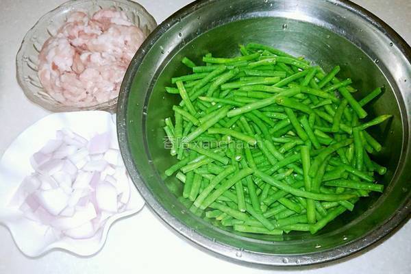 豆角肉丝蒸面的做法图解2