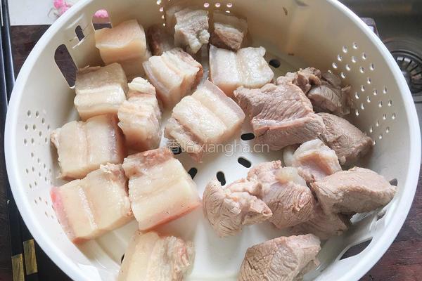 土豆红烧肉的做法图解2