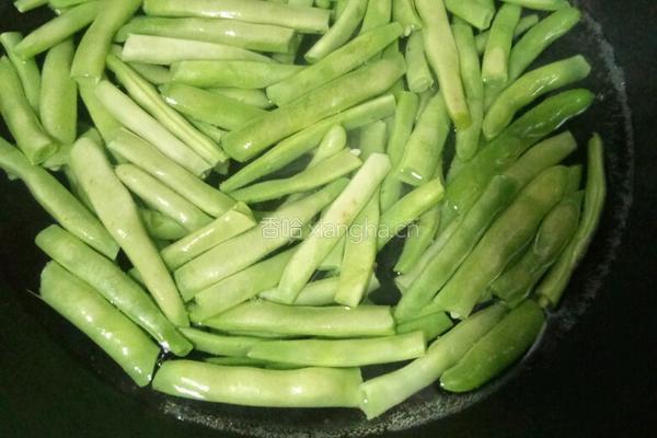 双椒四季豆的做法图解3