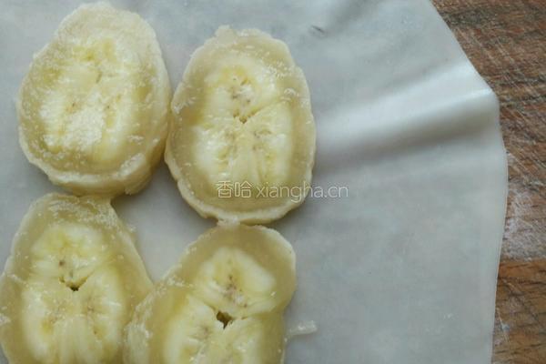 饺子皮包香蕉的做法图解4