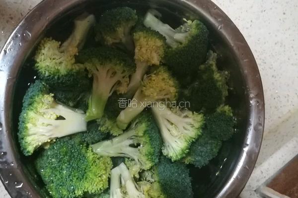 清炒西兰花的做法图解1
