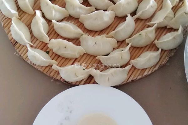 韭菜包菜猪肉饺子的做法图解8