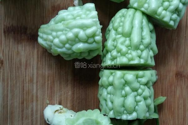 猪肉酿苦瓜的做法图解2