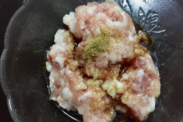 白菜猪肉饺子的做法图解4