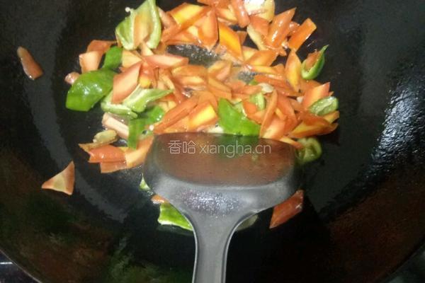 胡萝卜炒木耳的做法图解6