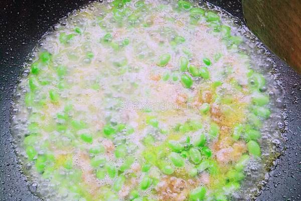 百叶肉末炒青豆子的做法图解3