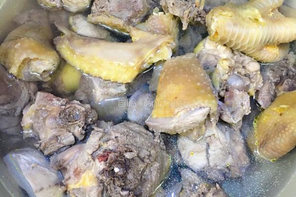 竹荪炖大骨鸡的做法图解1
