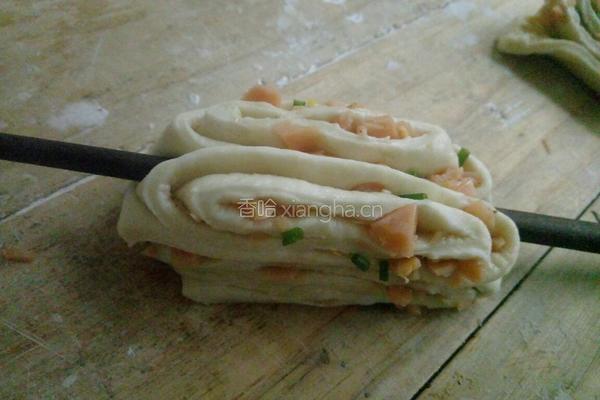 葱花火腿肠花卷的做法图解6