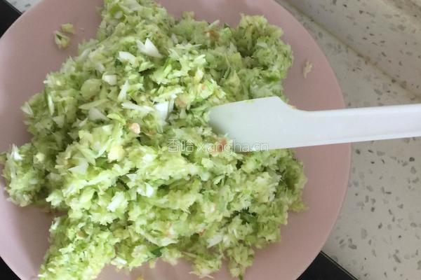 牛肉三鲜锅贴的做法图解4