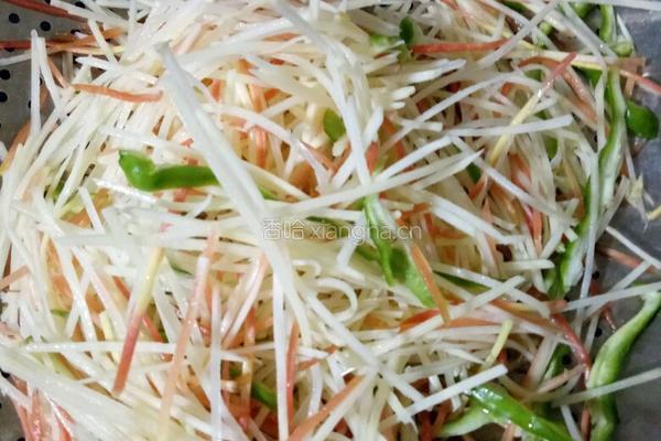 青椒炒土豆丝的做法图解3