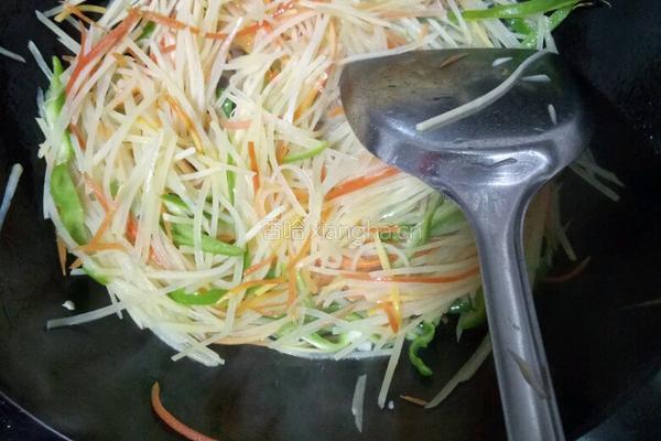 青椒炒土豆丝的做法图解5