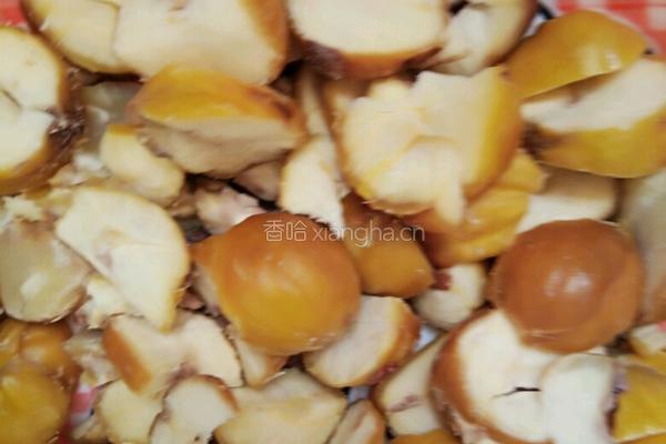 花生板栗香菇糯米鸡的做法图解3