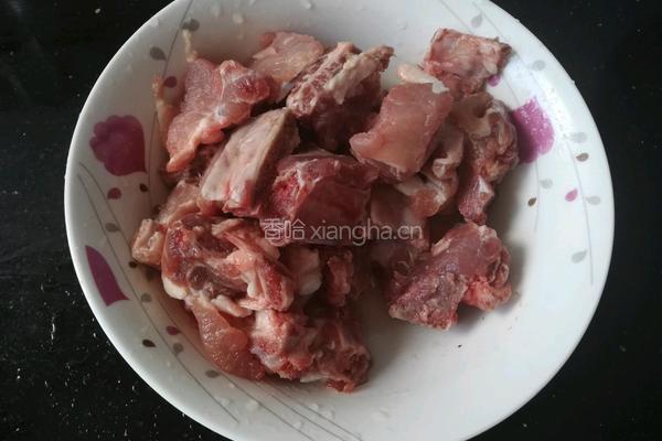 茄汁排骨的做法图解1