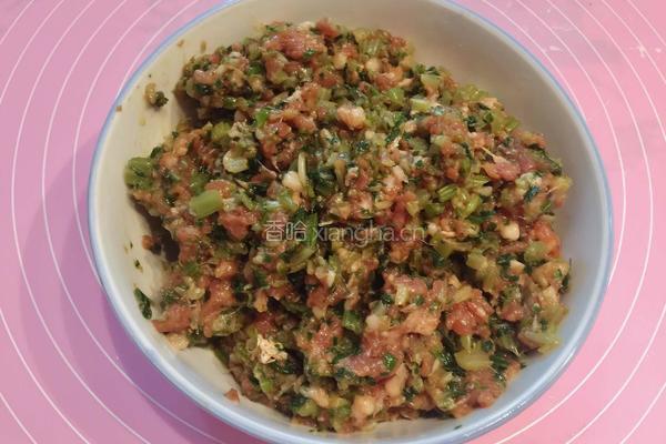 芹菜猪肉元宝馄饨包法的做法图解2
