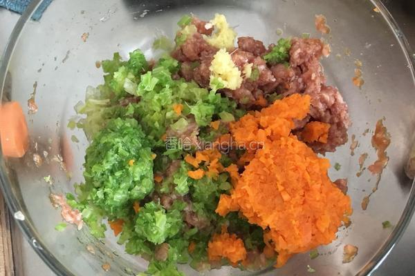 水饺-猪肉芹菜胡萝卜馅儿的做法图解4