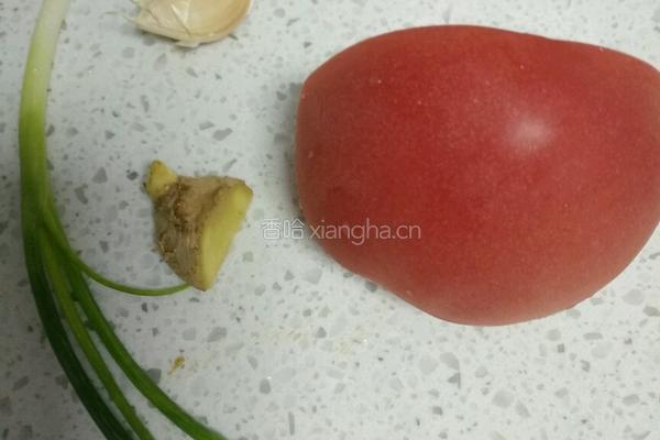 西红柿疙瘩汤的做法图解1
