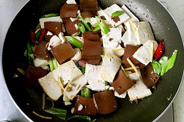 鸭血炖豆腐的做法图解6